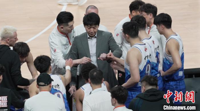 新疆男篮首夺季后赛资格 阿不都沙拉木三双助阵