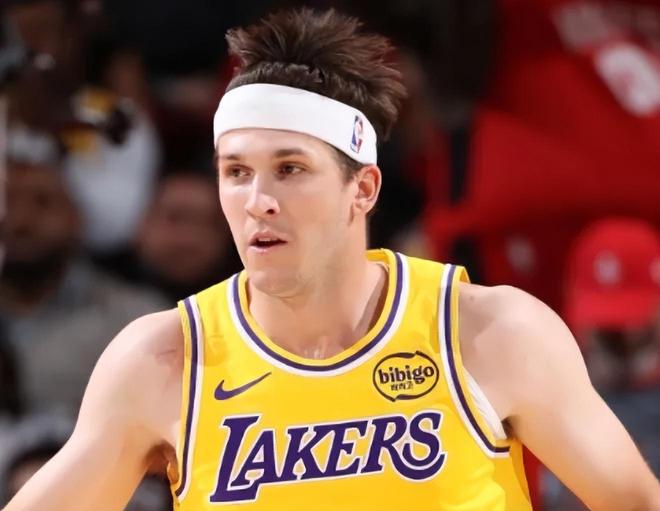 湖人险胜热火球员状态低迷成隐患