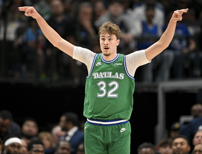 弗拉格砍51分力压班凯罗 魔术大胜独行侠