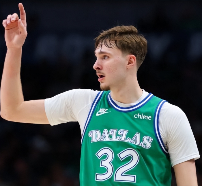 弗拉格砍51分力压班凯罗 魔术大胜独行侠