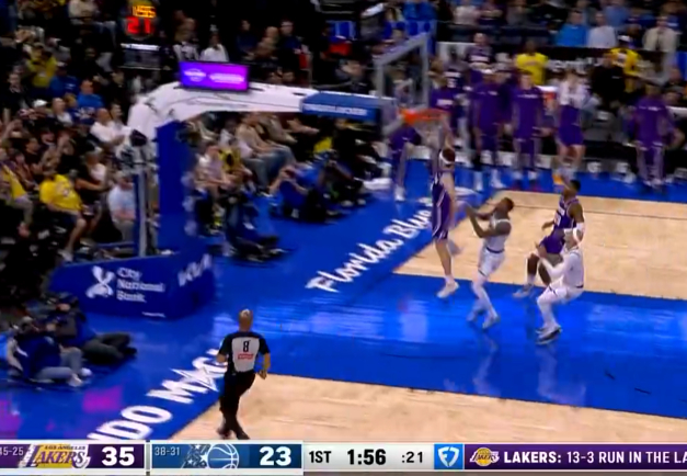 里夫斯反击战斧劈扣掀翻魔术 湖人首节轰15-3领先