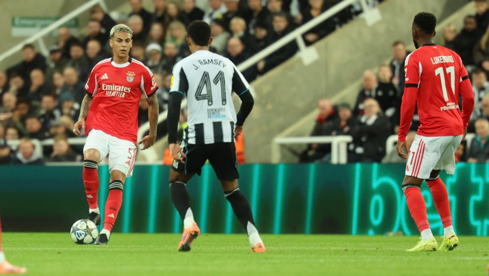 穆里尼奥三遇养老型前腰 拉法·席尔瓦引崩本菲