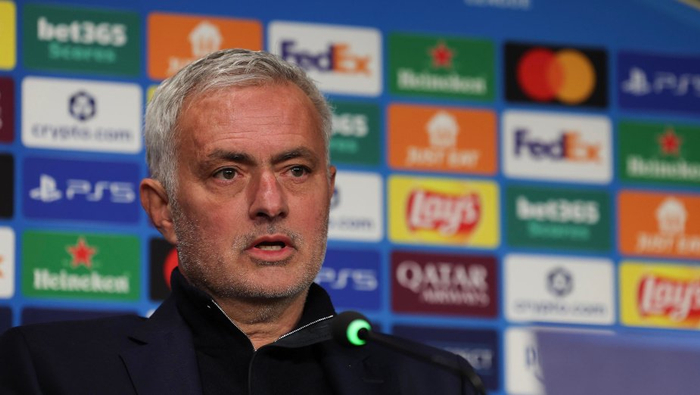 穆里尼奥三遇养老型前腰 拉法·席尔瓦引崩本菲