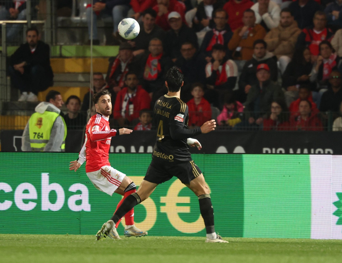 穆里尼奥三遇养老型前腰 拉法·席尔瓦引崩本菲